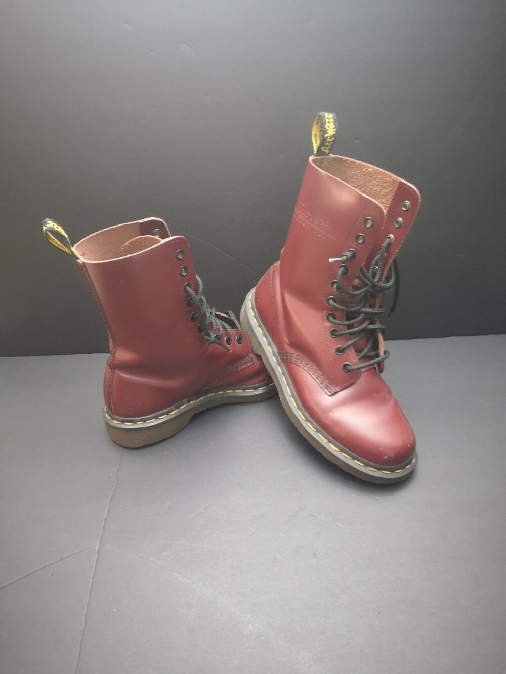 Dr. Martens #1490 Ladies Size 7 Red Smooth Leather Air Cushion 10 Hole Boots